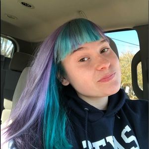 Meet your Posher, Leila